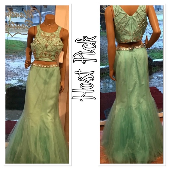 Dresses & Skirts - ALLY’S FORMAL WEAR 🎉HP🎉